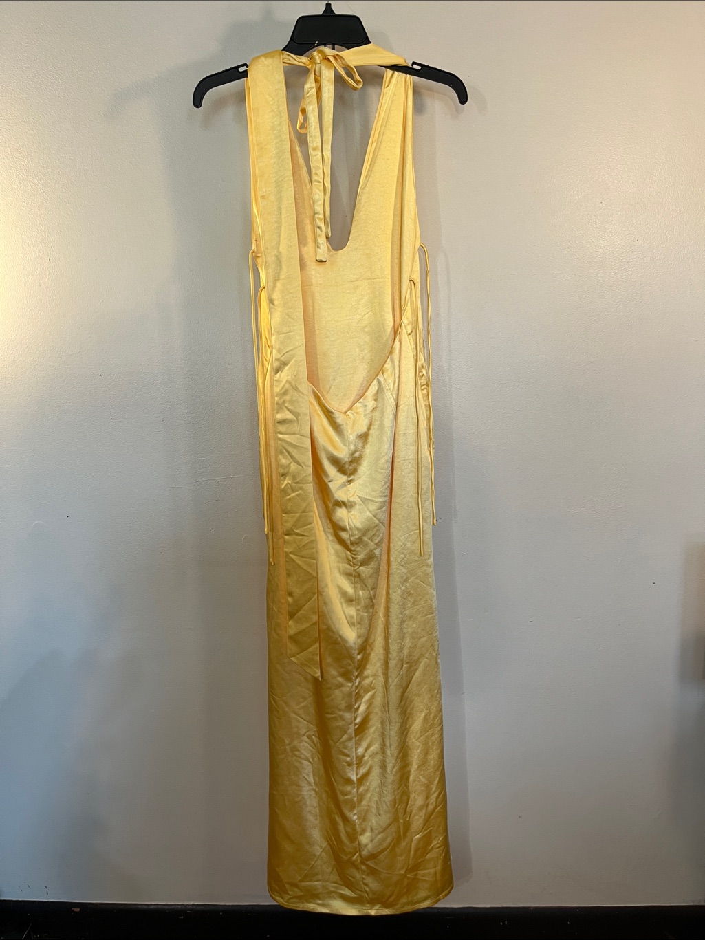 Elegant Yellow Halter Maxi Dress With Deep V — image 3 of 6